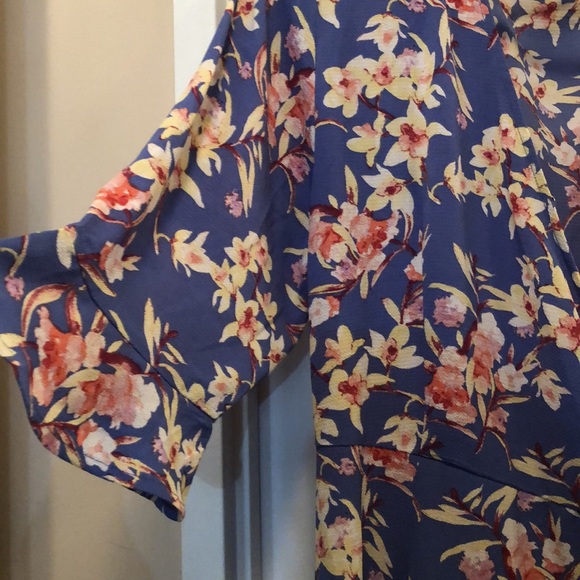 Beautiful dress. Size XL. Lavender main colour with flowers print. - Picture 5 of 10